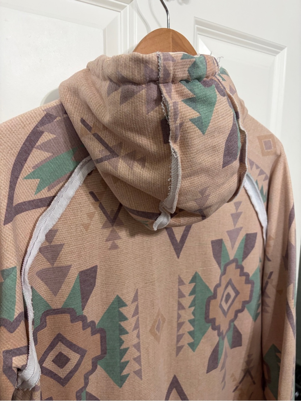 Like new size L Hooey Playa Women’s Aztec-Print Hoodie. Soft. Cozy. Beautiful. - Picture 12 of 13